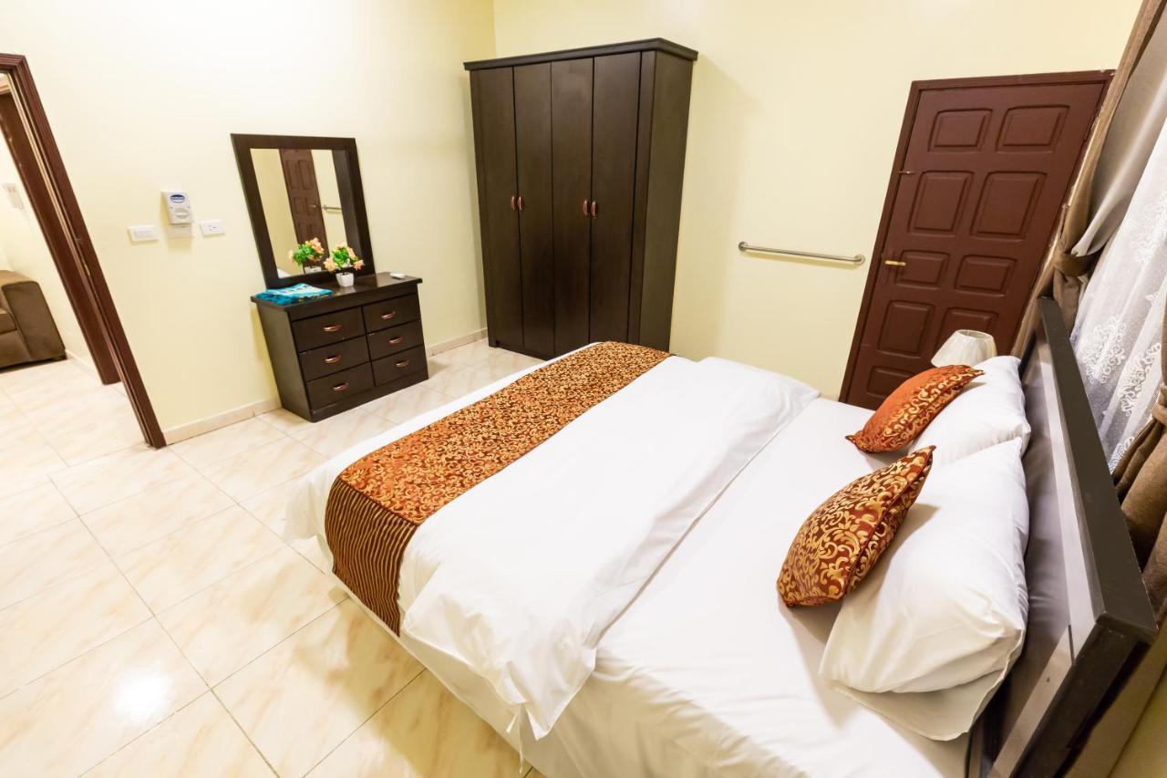 Al Eairy Furnished Apartments - Al Bahah 4 ภายนอก รูปภาพ